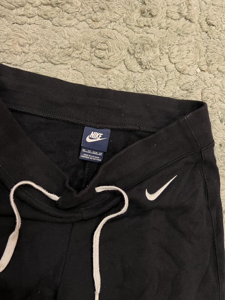 Продавам дрехи NIKE