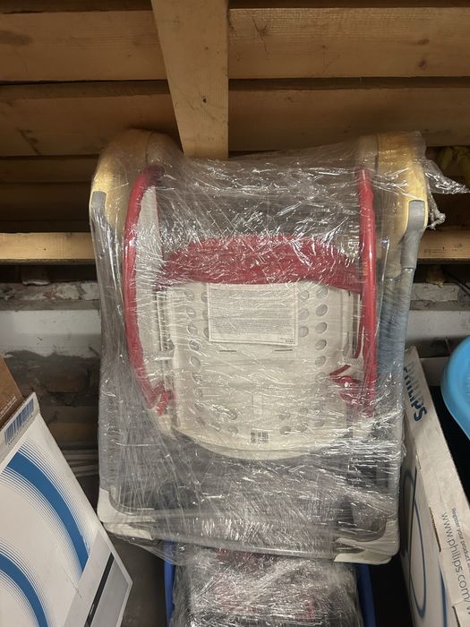 Pachet Carucior,2 triciclete,scoica,1scaun masa bebe, 2 balansoare,