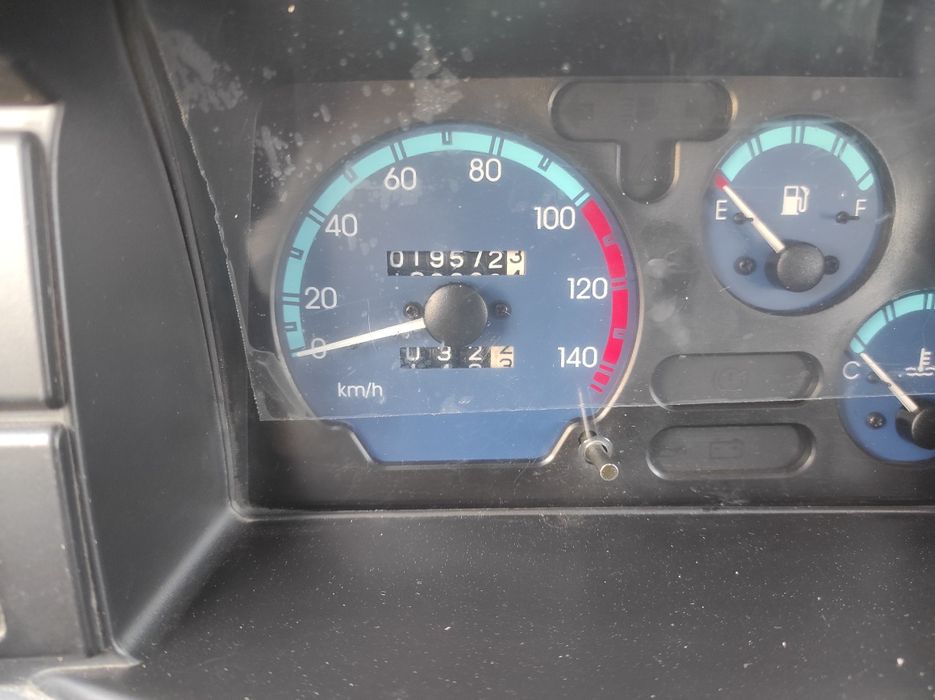 Moshina tozza solondan olingan kiraskasi tozza ishga uyga haydalgan