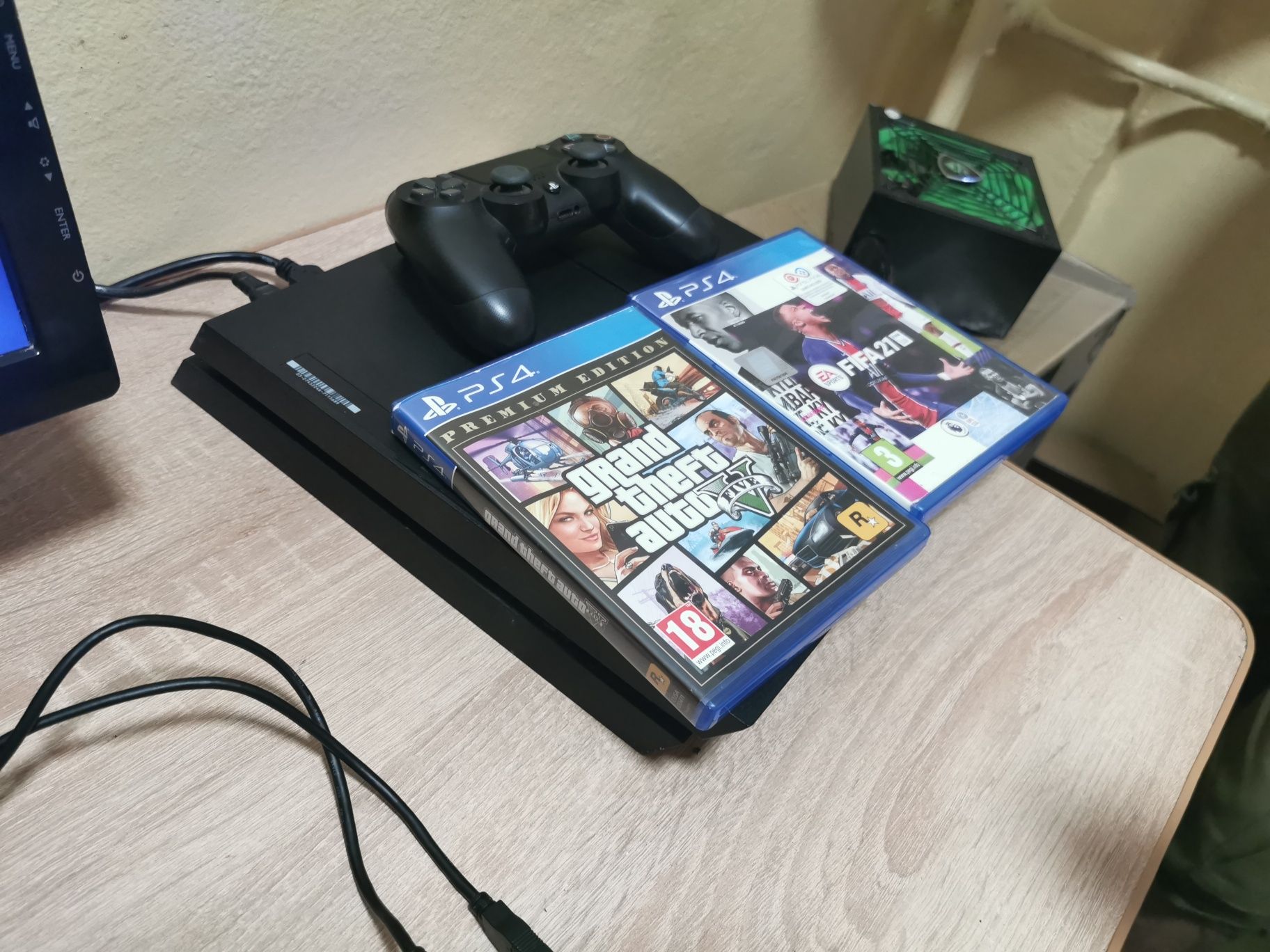 PS. 4 1T cu 2 jocuri far cry 4 și FIFA 2019
