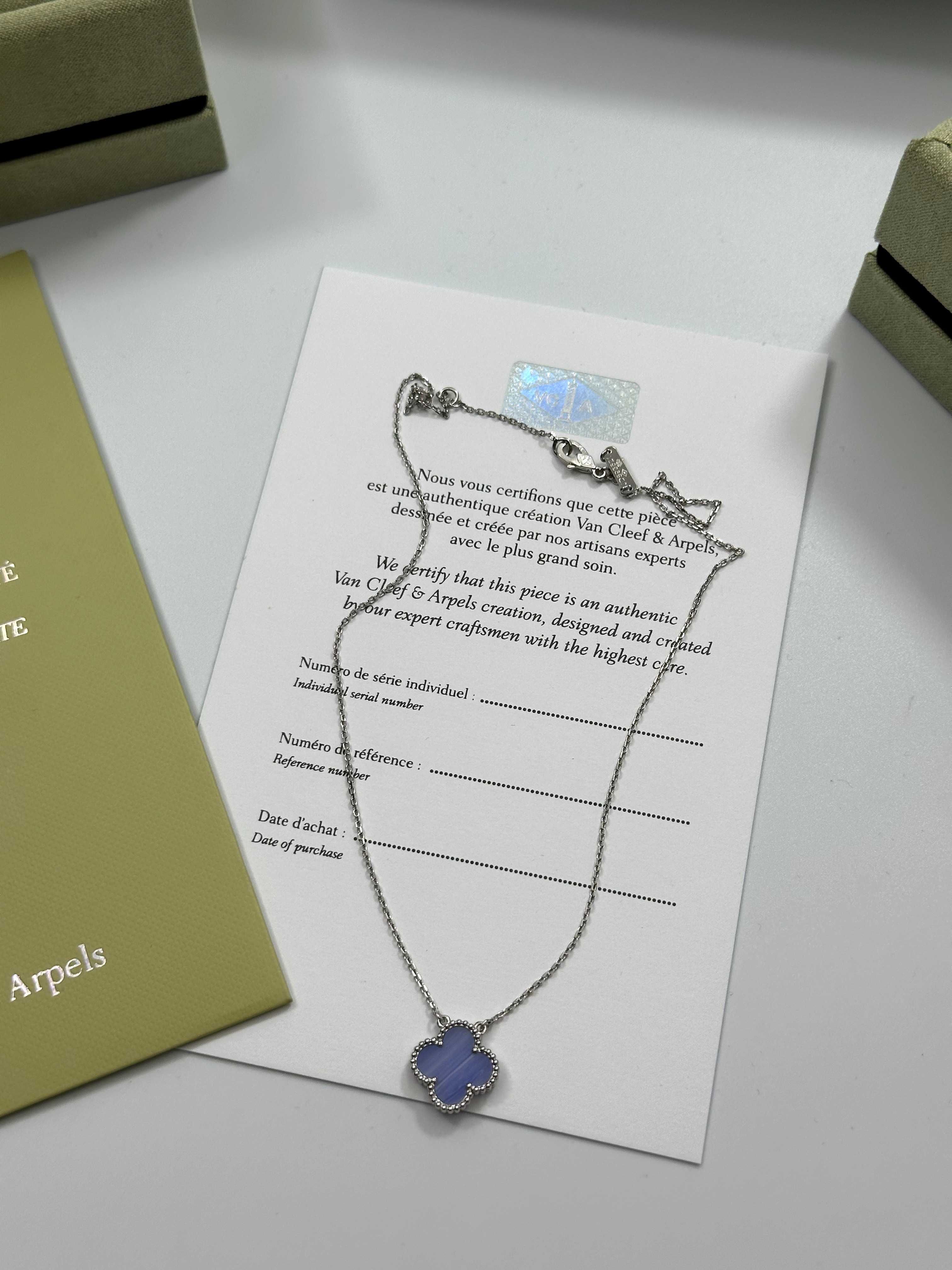 Colier Van Cleef & Arpels Aur Alb 750 Chalcedony
