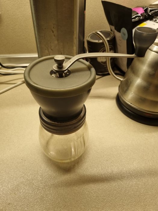 Ръчна мелачка за кафе Hario