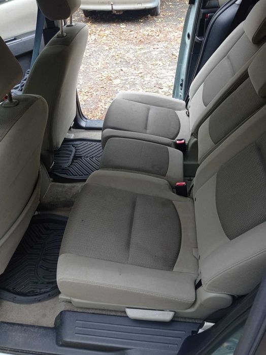 Продавам Mazda 5 в много добро техническо състояние