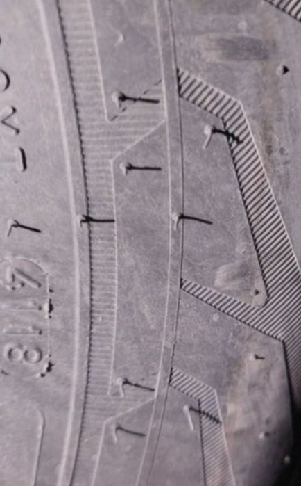 4 шины Nokian 205 70 R15. Торга нет.