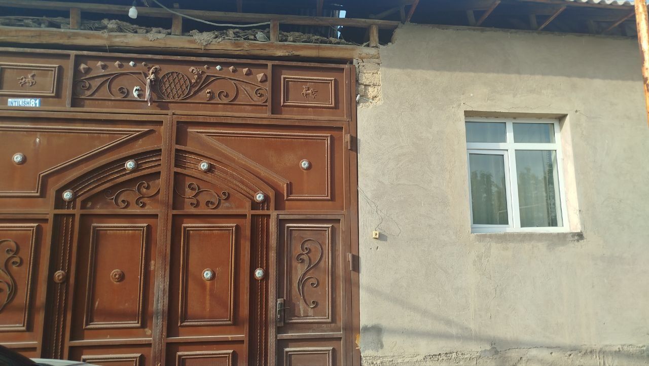 Hovli sotiladi 8 sotix