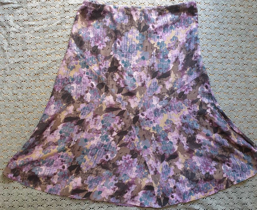 Fusta clos ,midi,model floral,material natural