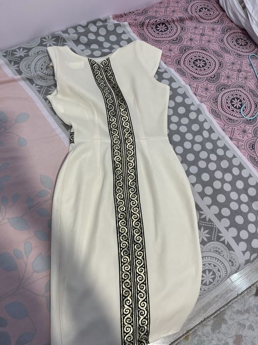 Елегантна дамска рокля