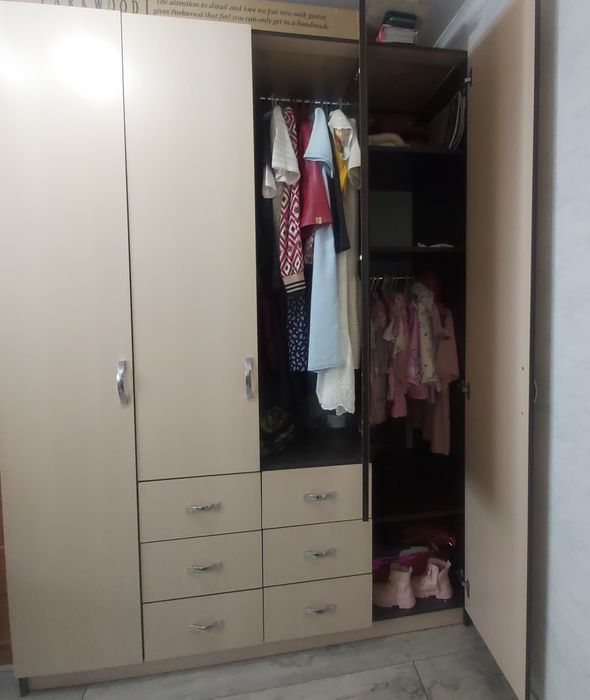 Продам детскии шкаф