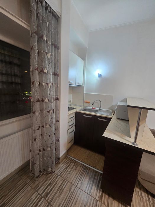 Închiriez garsoniera în centru,  vis-a-vis de biserica italiana