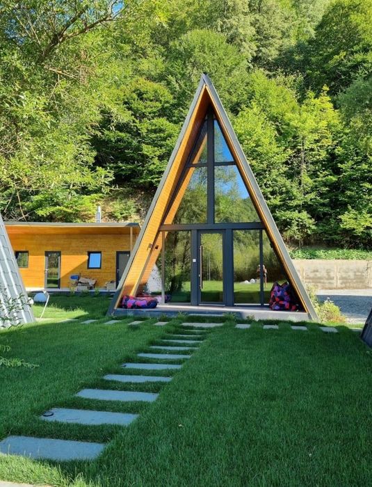 Vând cabană tip A frame