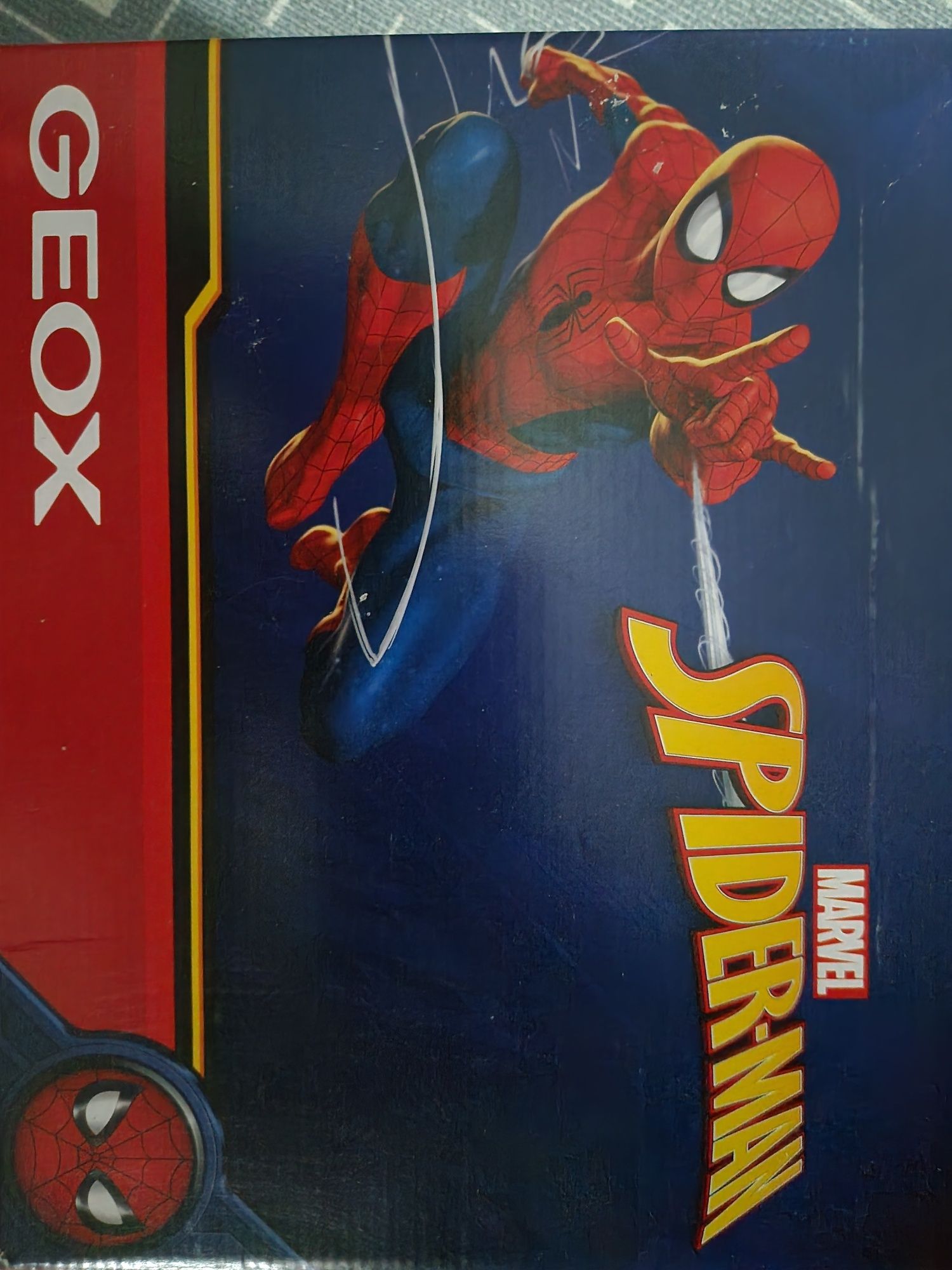 Geox-Spiderman-светещи