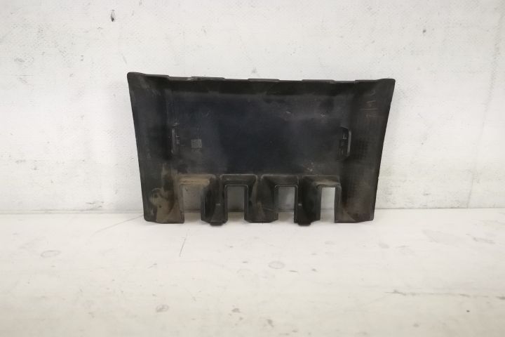 Capac Distronic Grila Centrala Original In Stare Buna Skoda  Scala  1