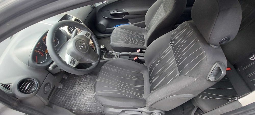 Opel Corsa волан,радио с USB/BT,адаптори, ключ светлини