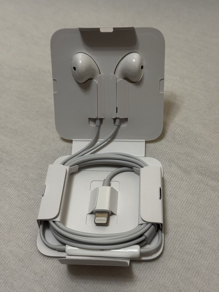 Casti Apple (lightning) - produs sigilat, nou