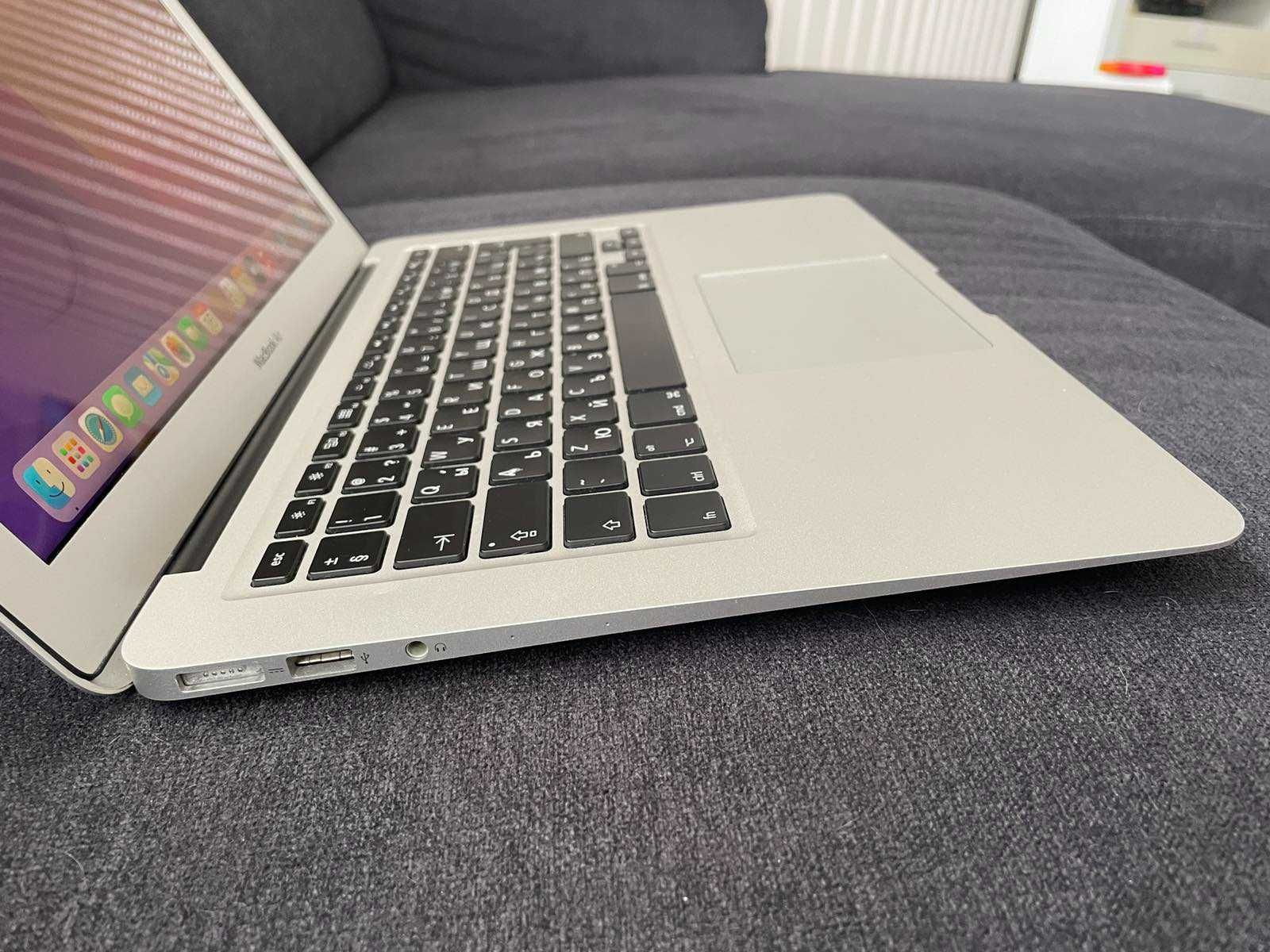 MacBook Аir 13" Еarly 2015 1'6 GHz Intel Core i5, 4 GB RAM