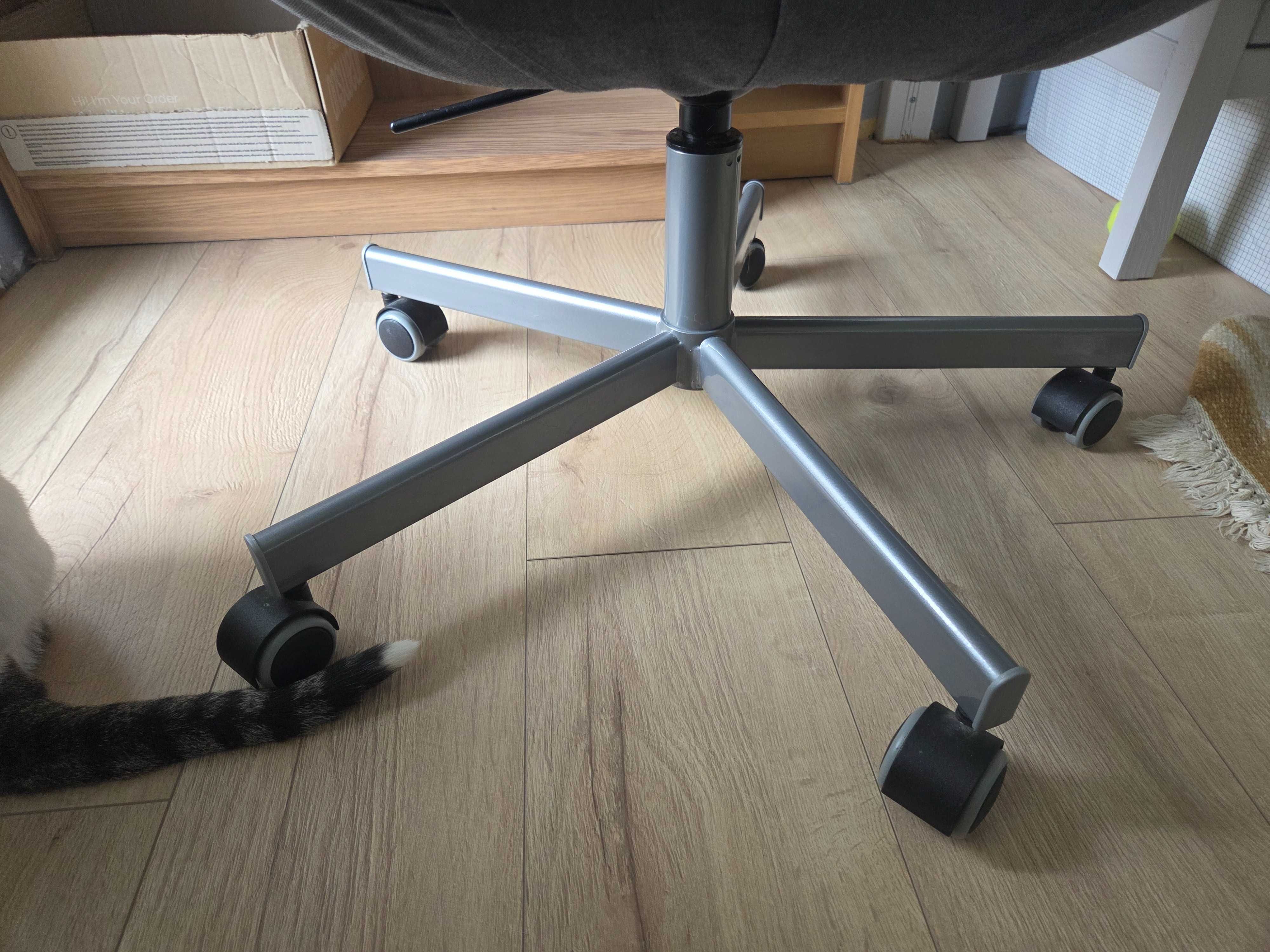Стол ikea Skruvsta