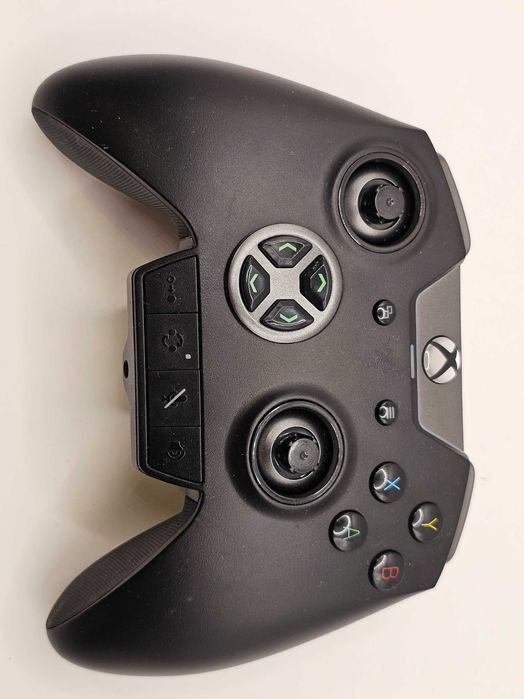 Controller cu cablu Razer Wolverine Ultimate fara thumbsticks xbox pc