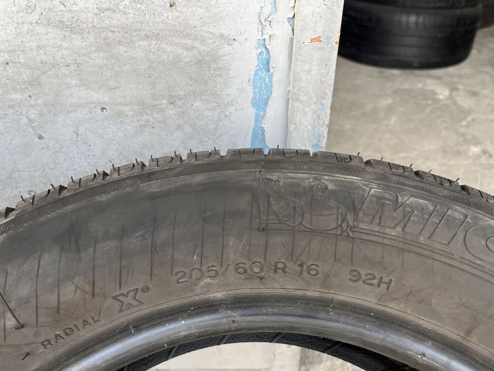 2 бр. летни гуми 205/60/16 Michelin 5 mm DOT 0415