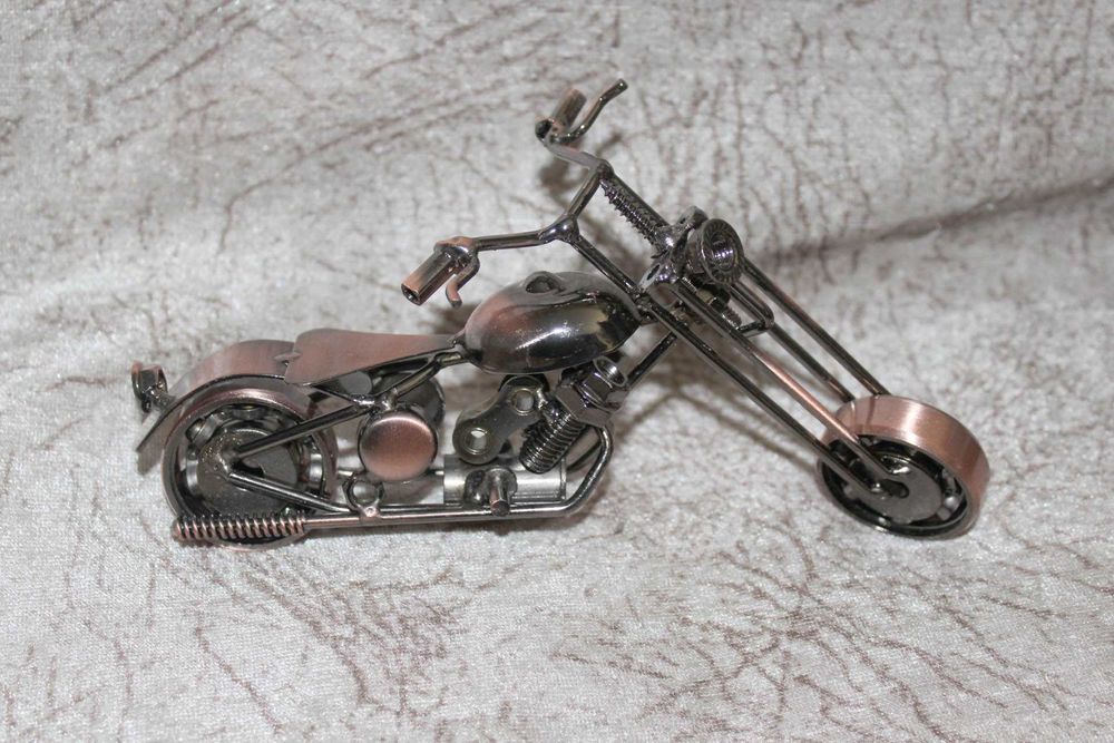 метален мотор сувенир подходящ за подарък