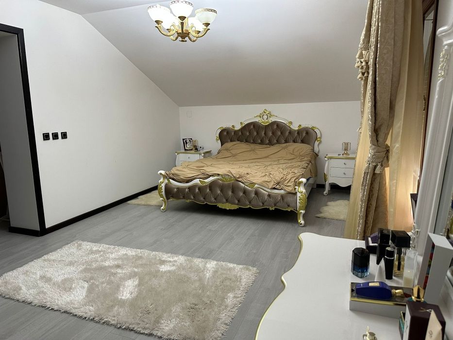 Casa de vanzare zona târgul săptămânal