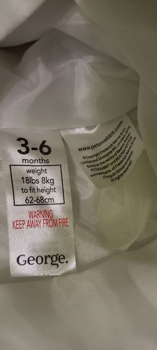 Снежно бели ромпърчета със Зайчето Питър и един розов с мече - 3-6 мес