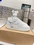 Vand adidasi Nike X LV