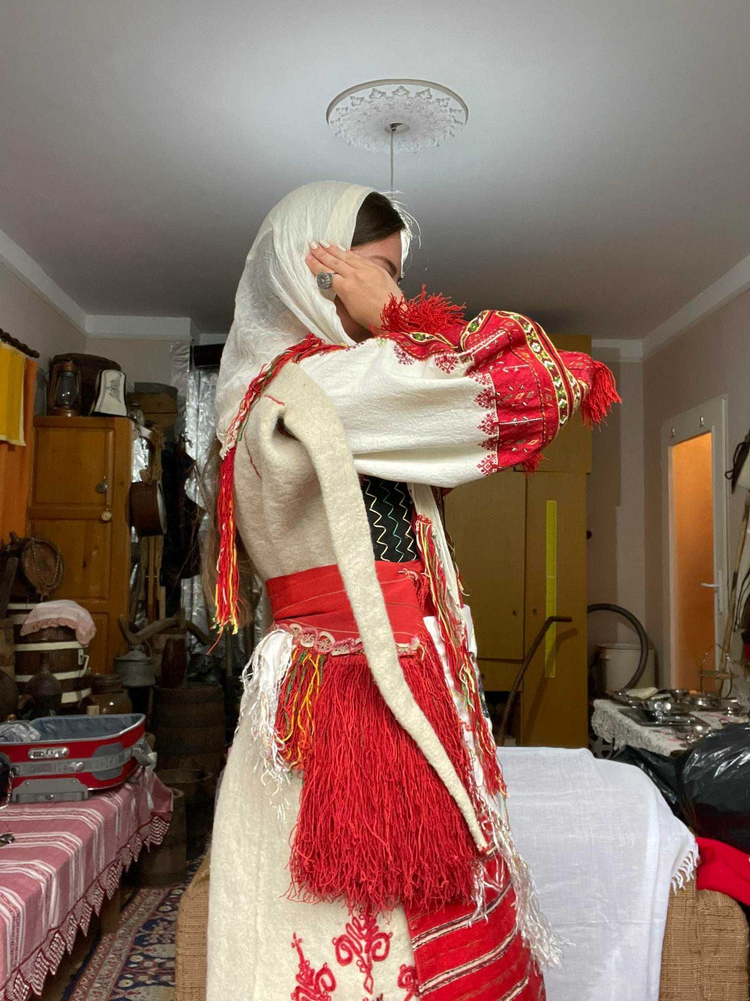 Продавам автентична народна носия