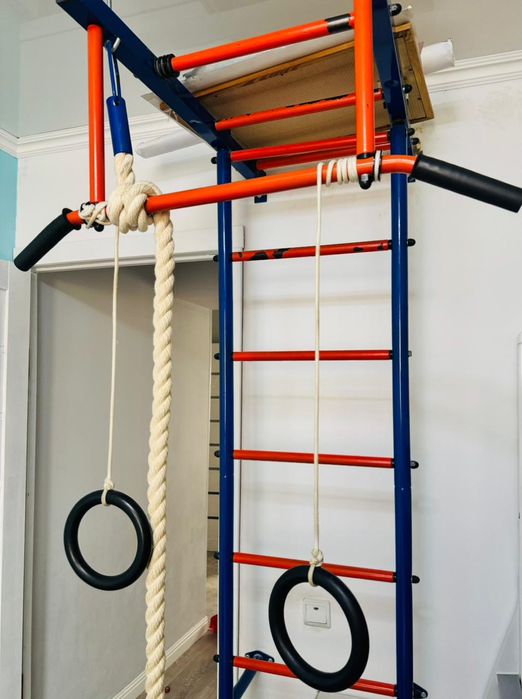 Шведская стенка в отличном состоянии