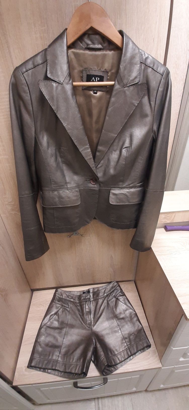 Кожаный костюмчик с шортами для девушек  Бренд AP 38 размер