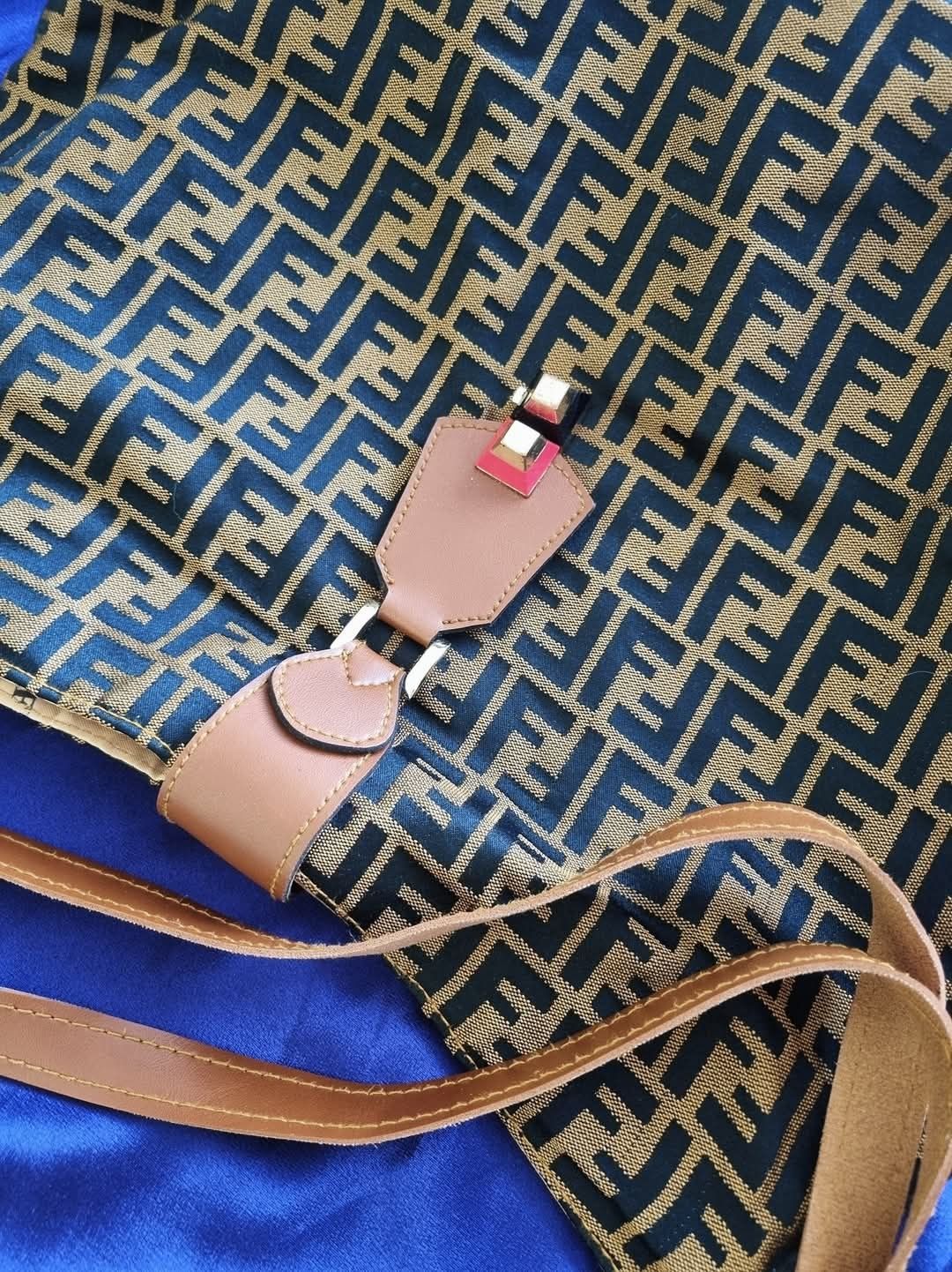 Дамска чанта Fendi ползвана броени пъти