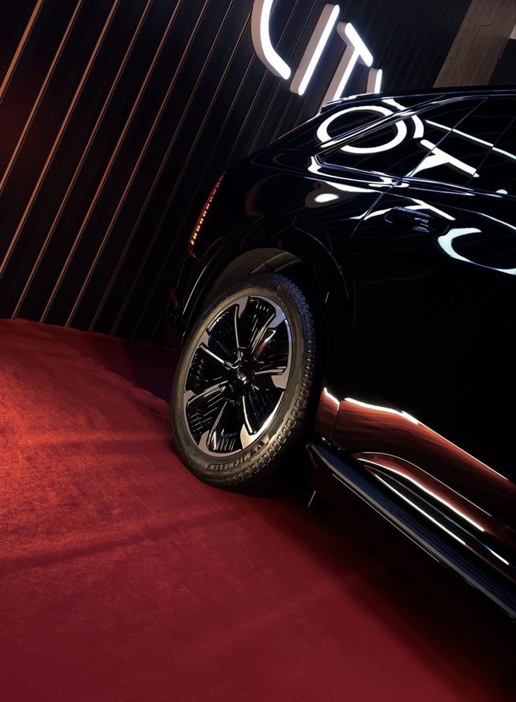 Cadillac Escalade IQ Sport 2