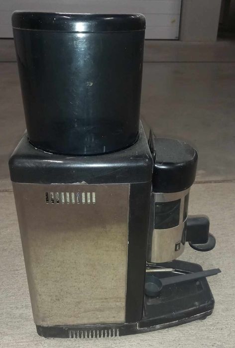 Продавам професионална кафемелачка Brasilia