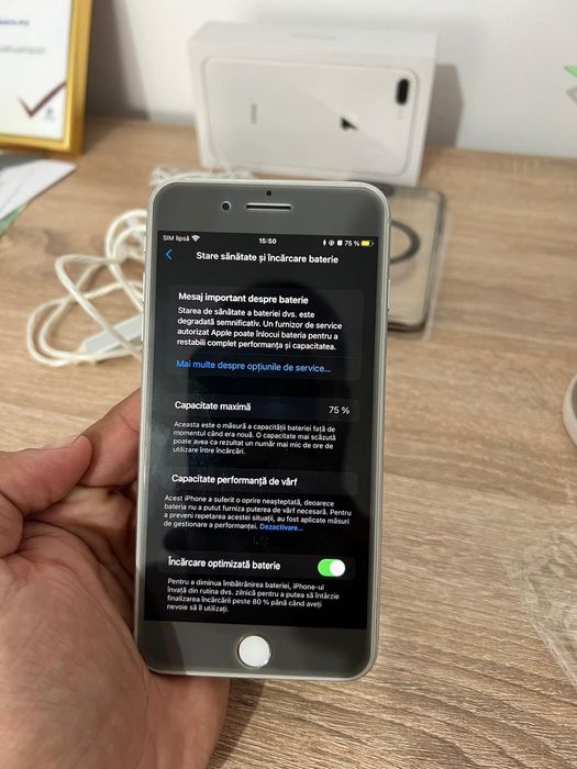 Vând iPhone 8 plus alb impecabil