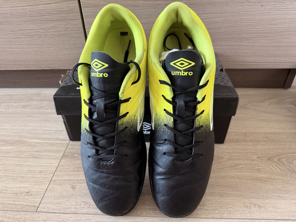 Футболни обувки Umbro Duel TF
