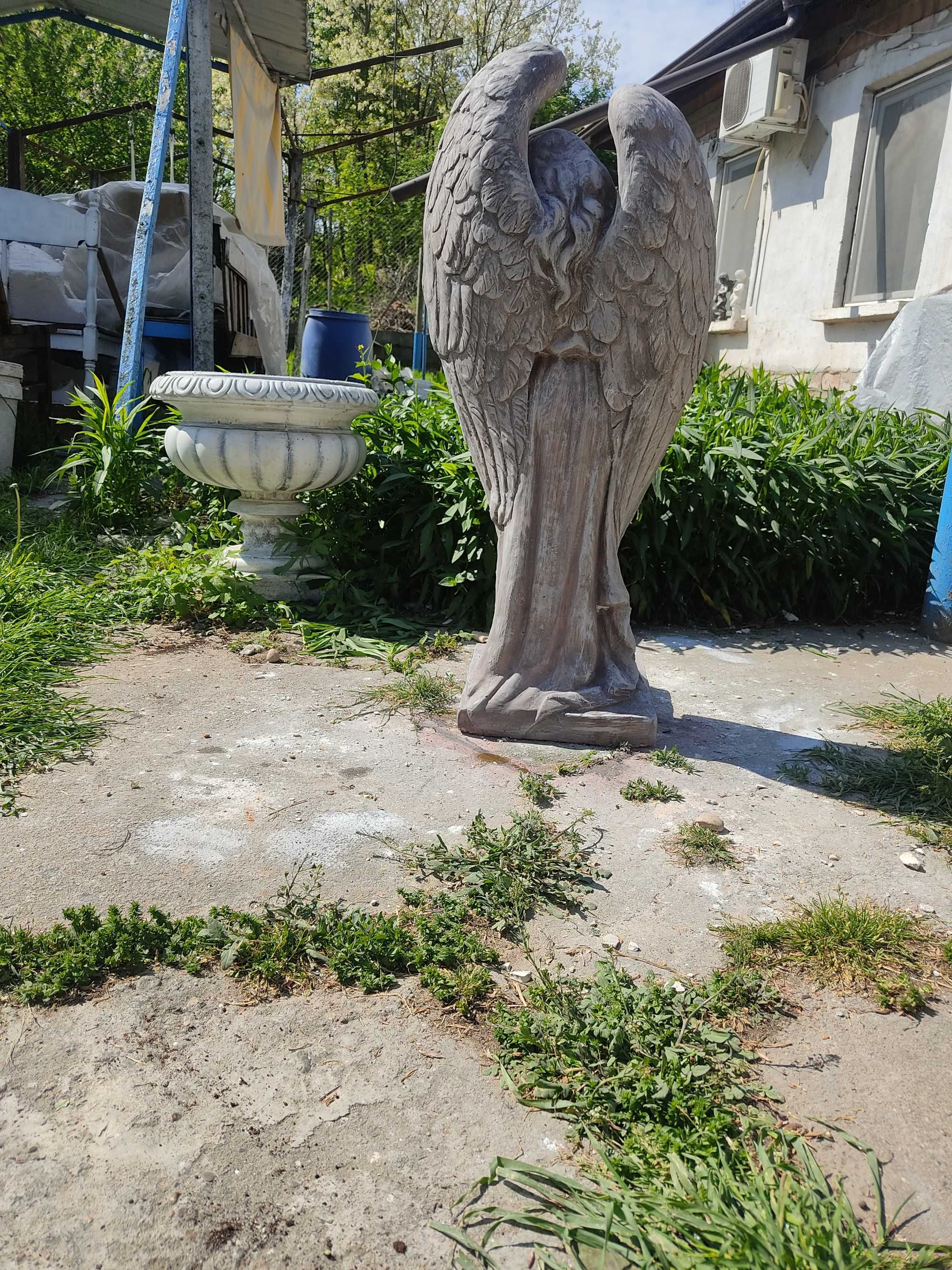 Бетонна статуя Мария Магдалена