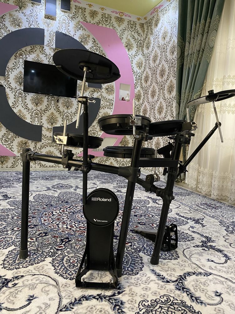 Roland TD 17 sotiladi Hammayogʻi ishlaydi holati ideal