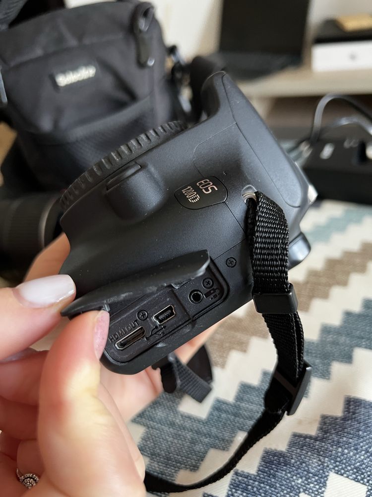 Aparat Foto DSLR Canon EOS 1200D + Obiectiv 18-55 mm