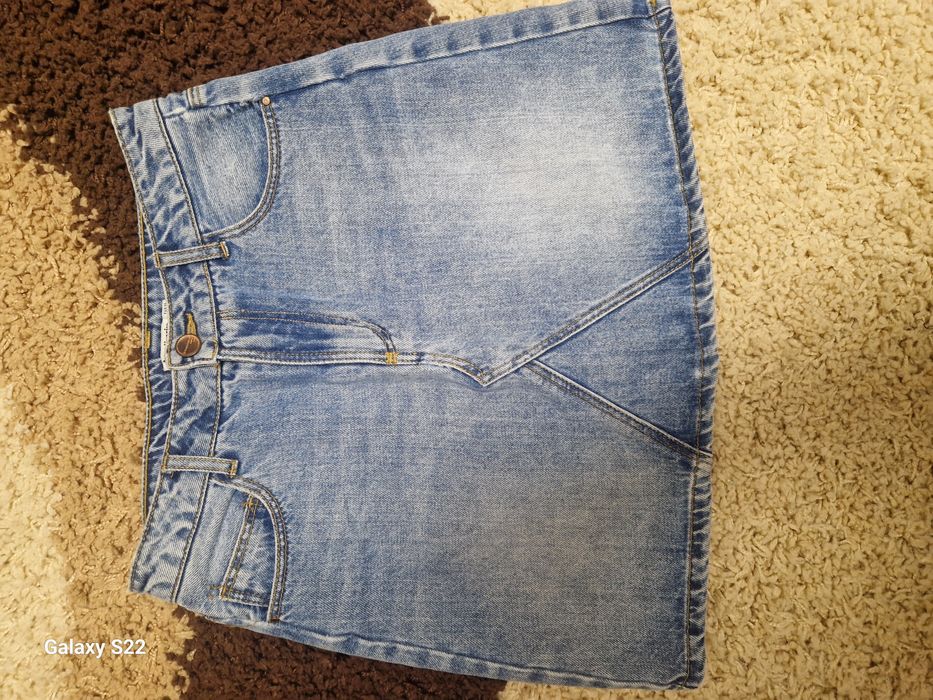 Blugi în stare perfectă