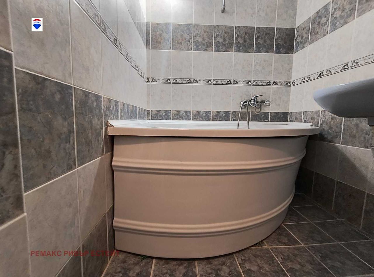 Продава се Двустаен апартамент в Русе, Алеи Възраждане - 70 кв.м за 1428 €/кв.м - Снимка #13