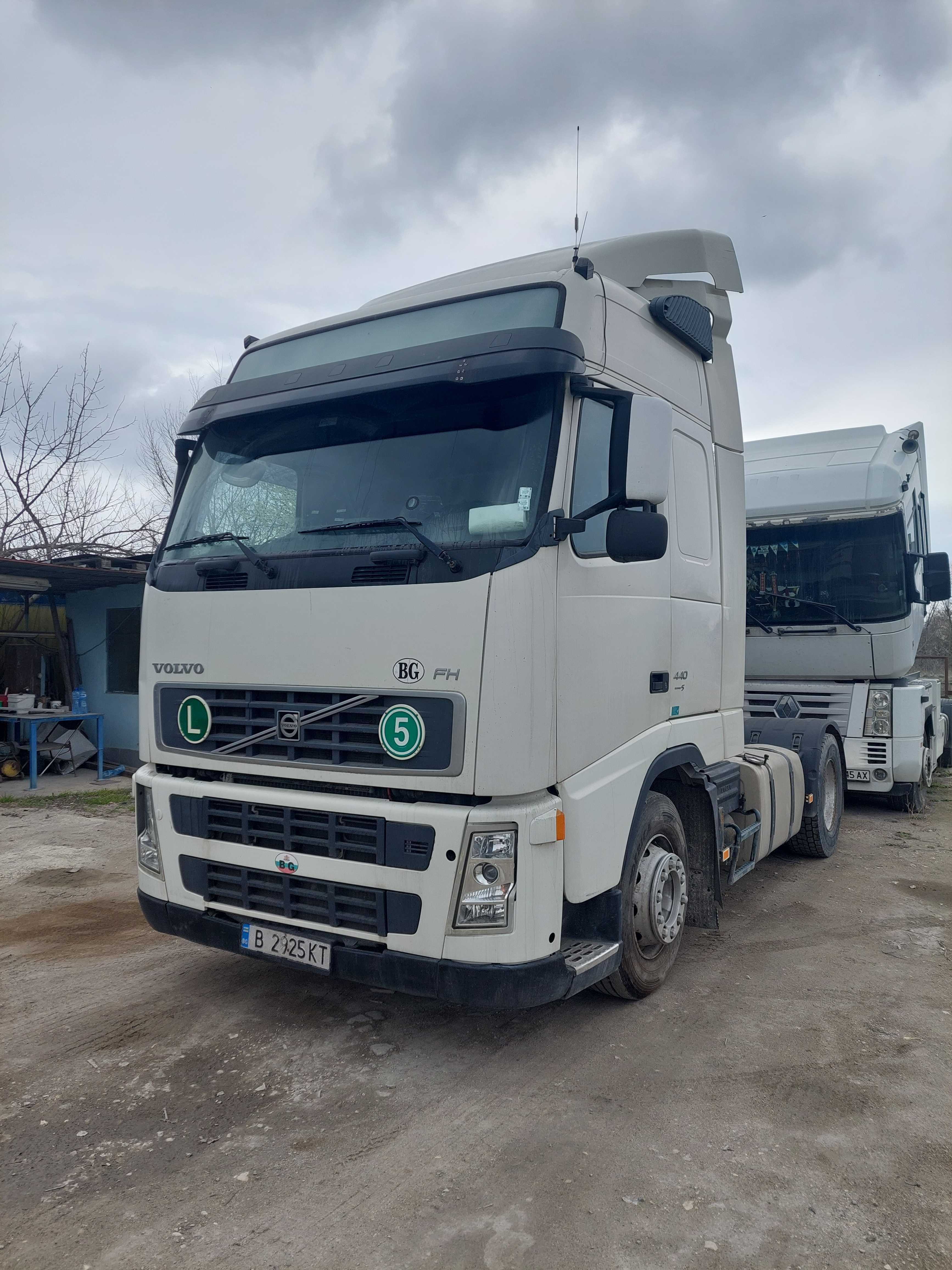 Влекач Volvo FH 440