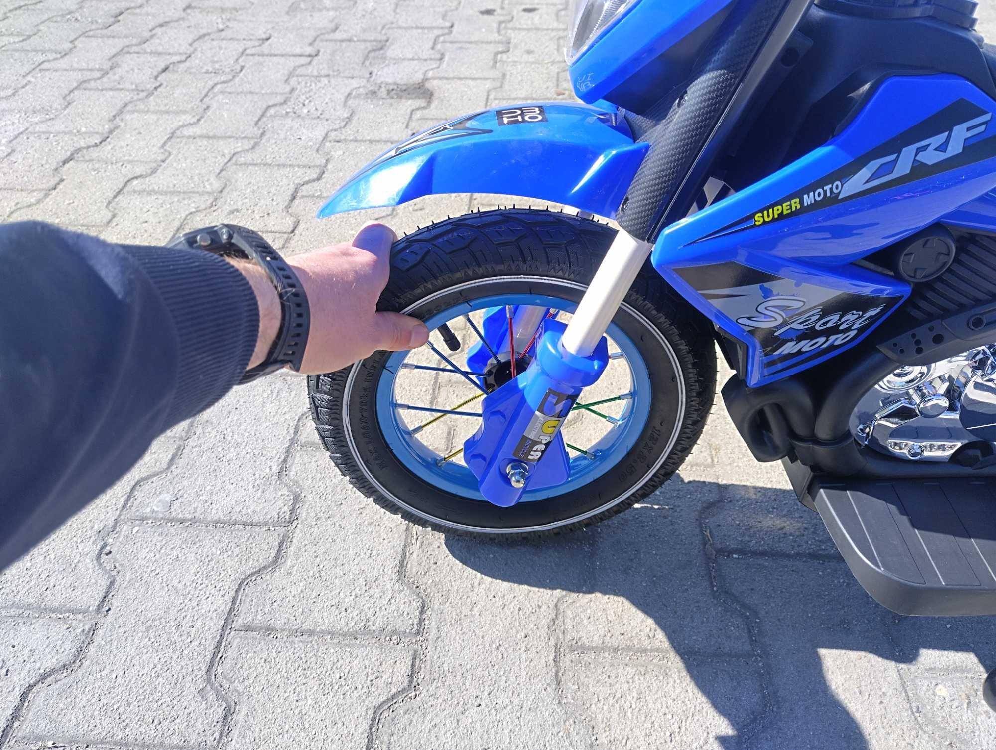 Акумулаторен мотор с помпещи гуми SUPER MOTO син