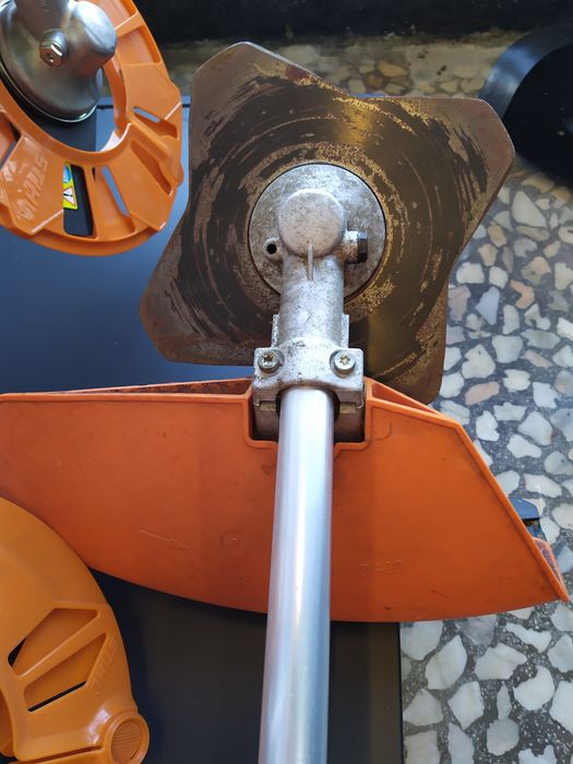 Гръбен моторен храсторез STIHL