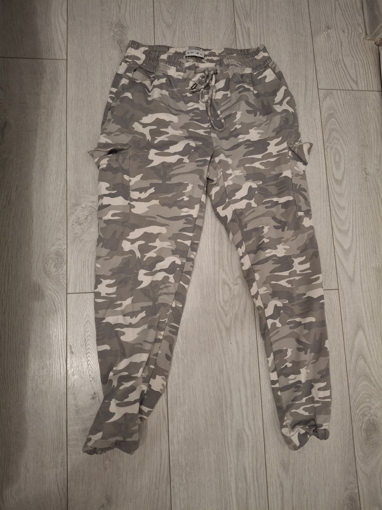 Анцуг с джобове за момичета