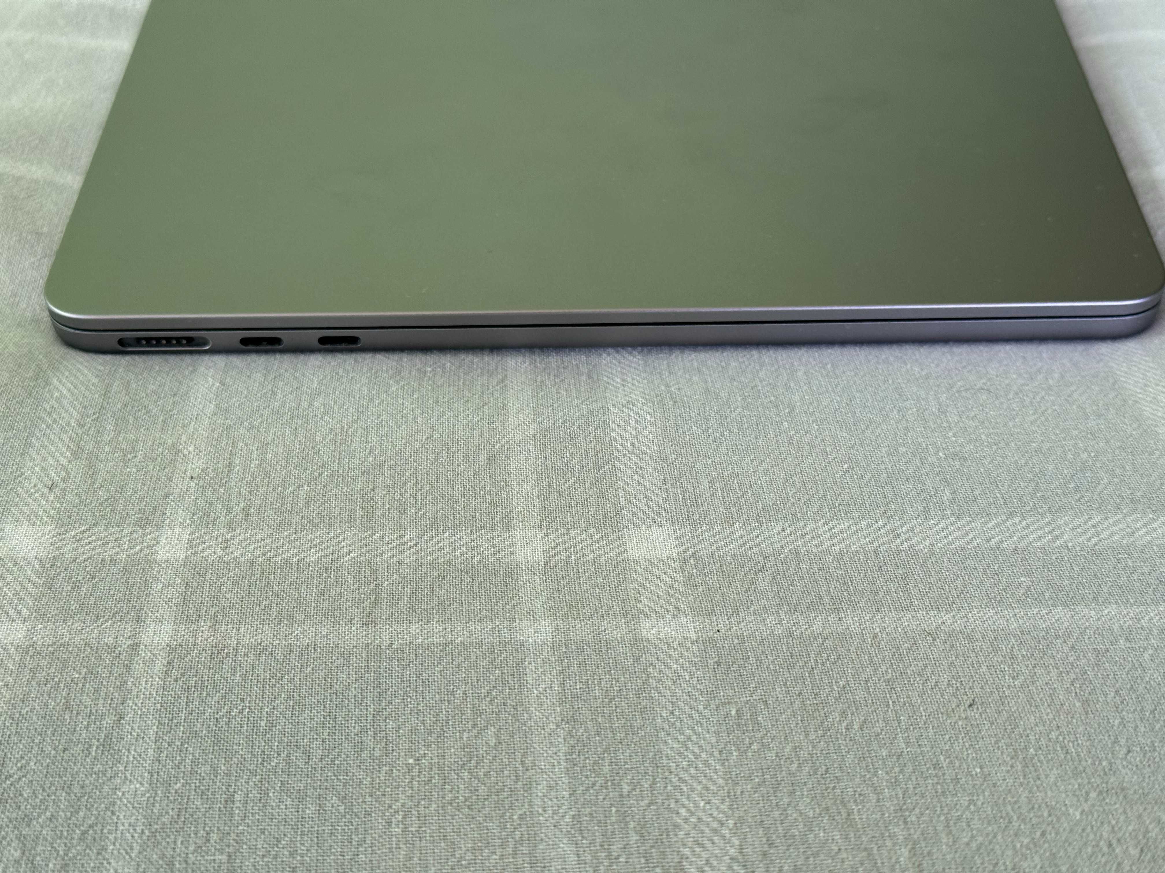 Macbook M2, 2022, 14", 8GB RAM, 256GB
