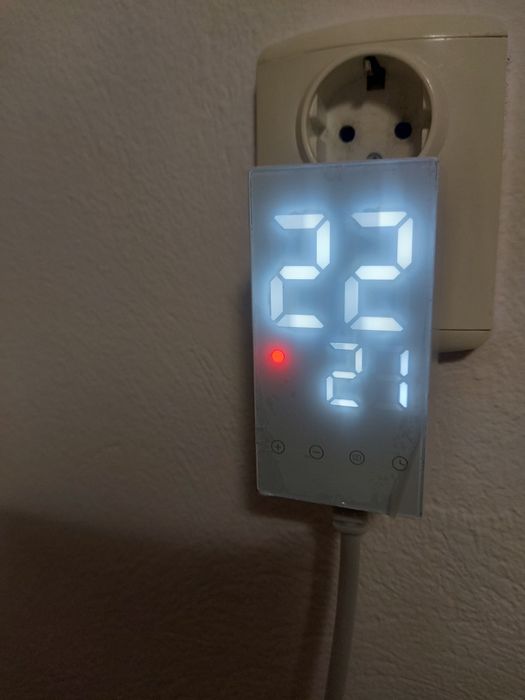 Încălzitor electric cu prindere pe perete