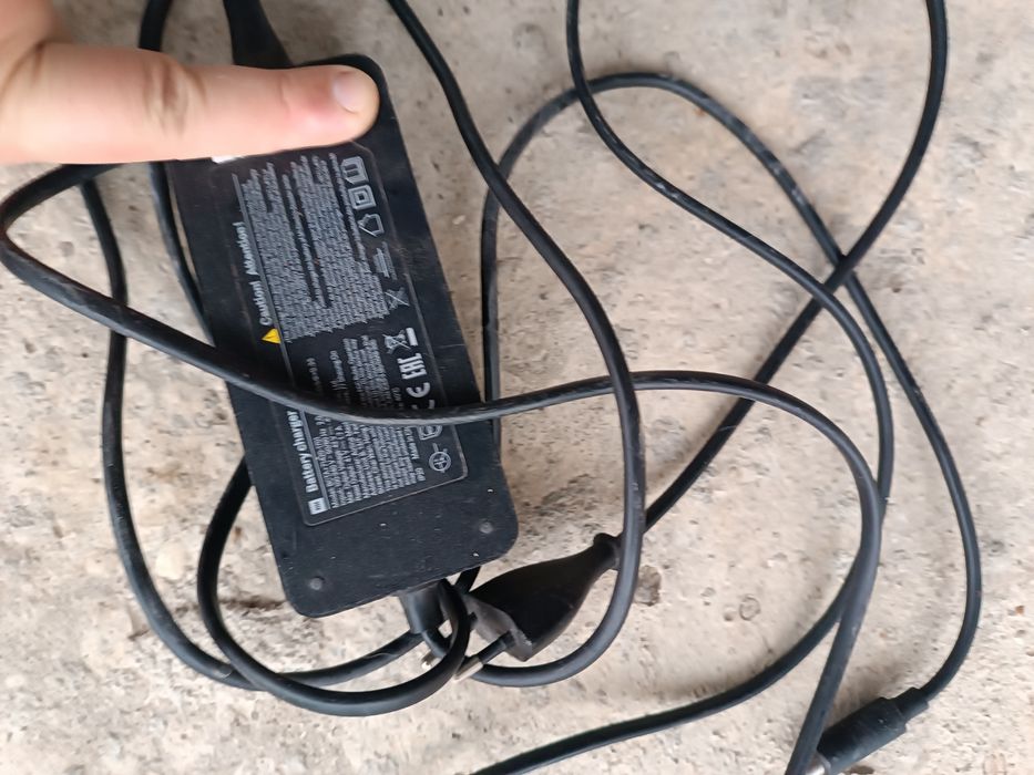 Vând trotineta electrica Xiaomi esențial cu ecran defect