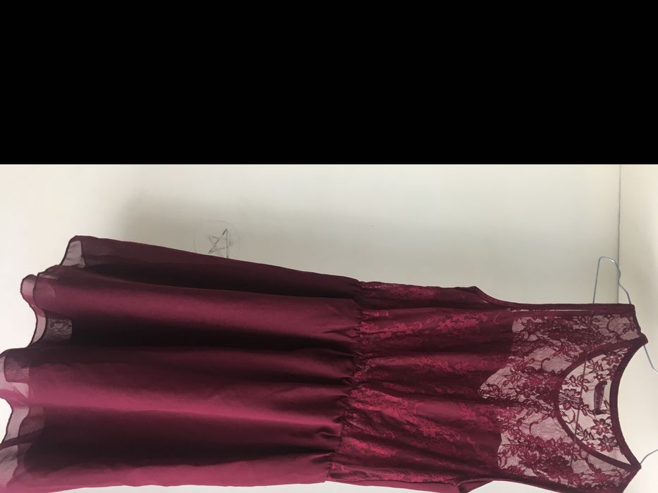 Юношеска рокля с дантелен гръб