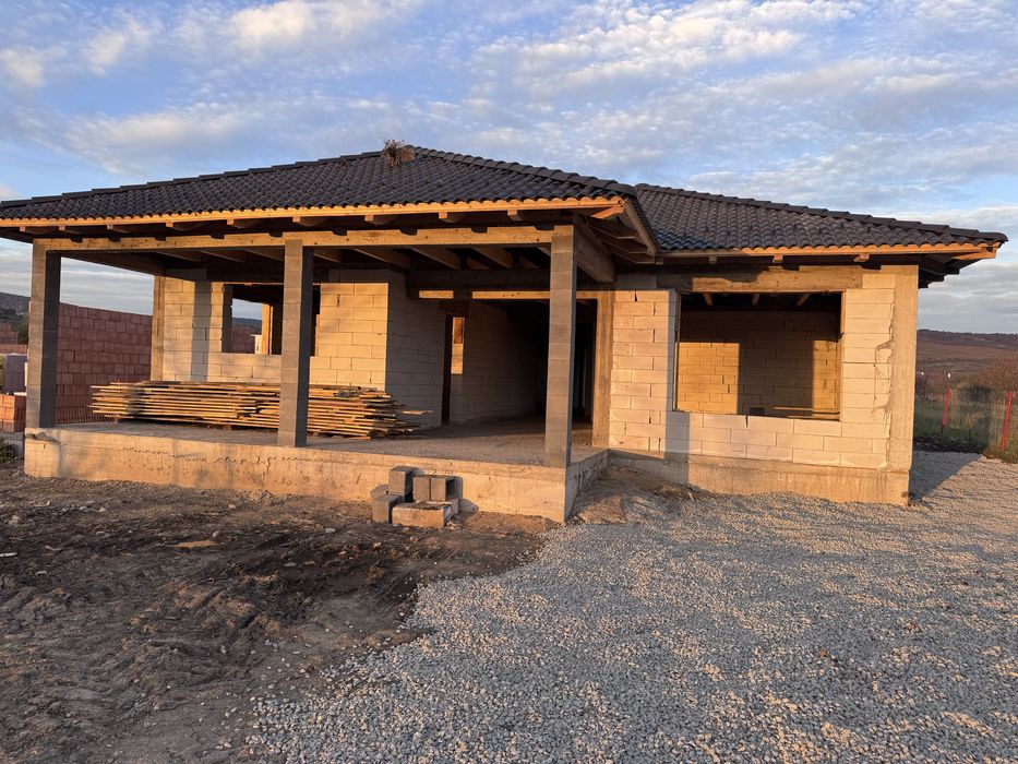 Casa parter cu 10 arii de teren