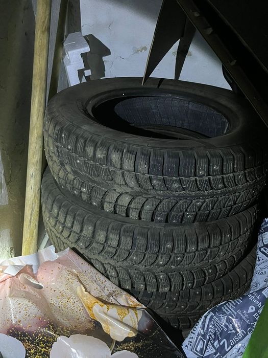 Зимняя резина r15, 3 штуки 100% шипов на месте