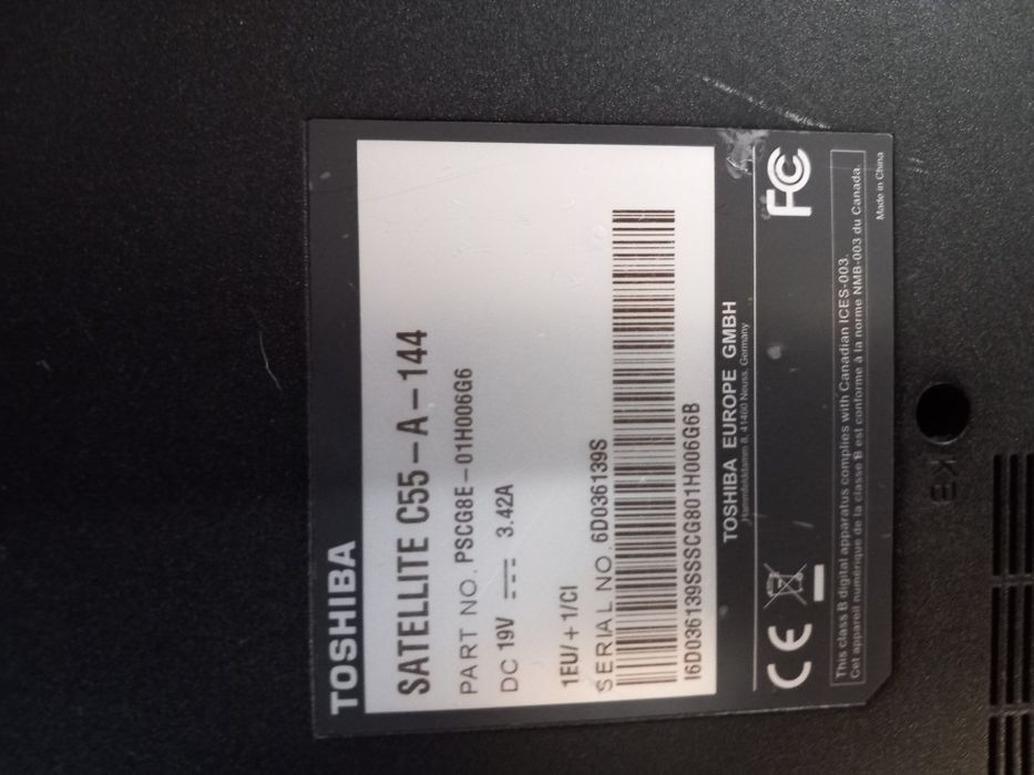Laptop Toshiba alb
